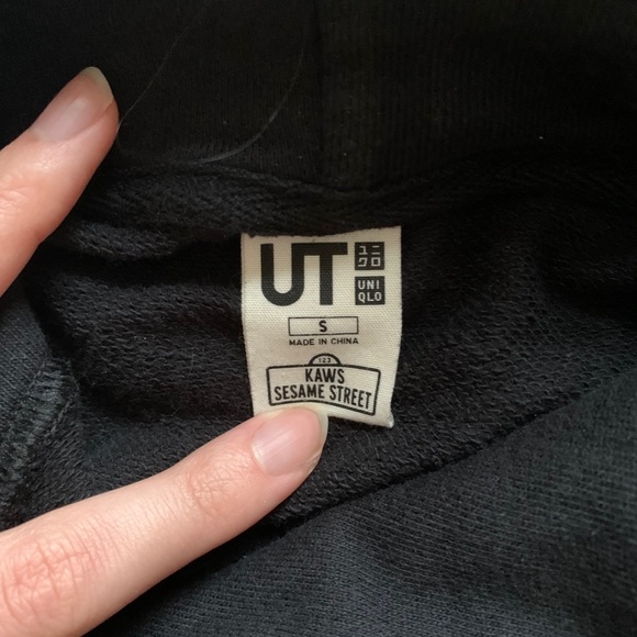 Uniqlo x KAWS x Sesame Street hoodie - Picture 4 of 4